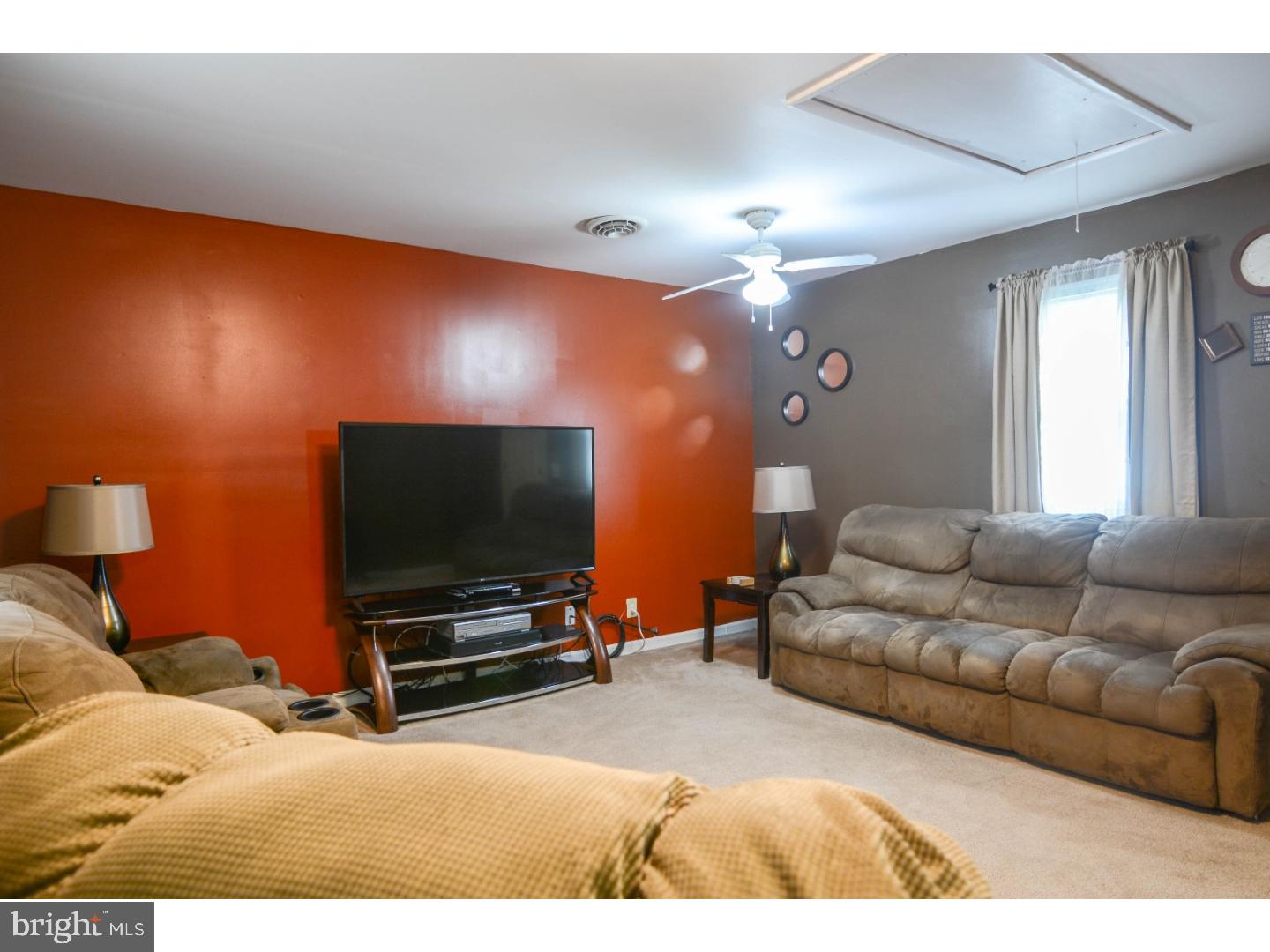210 Sykes Road New Castle, DE 19720 - Photo 19 of 25 Family Room