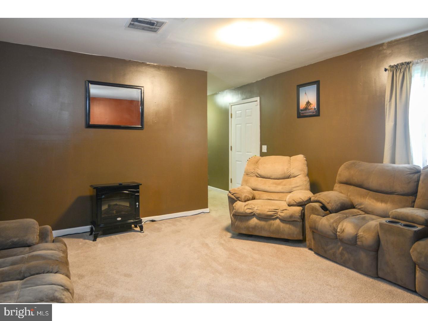 210 Sykes Road New Castle, DE 19720 - Photo 21 of 25 Family Room