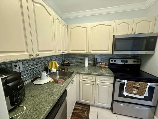 $219,900 | 10413 North Kendall Drive, Unit B208, Miami, FL 33176