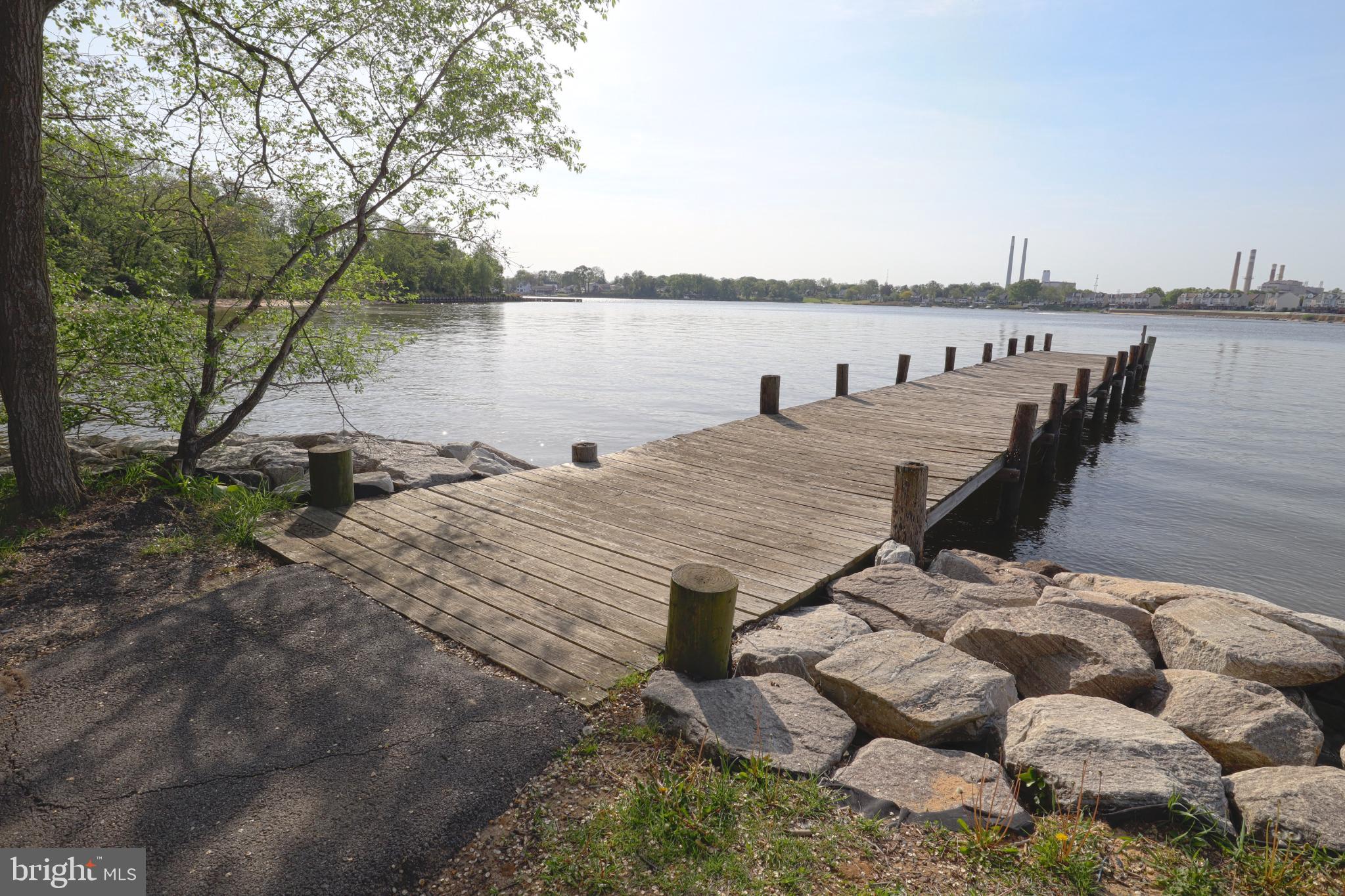 180 Carroll Road Pasadena, MD 21122 - Photo 26 of 28 Community Fishing Pier