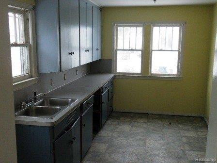 2271 Covert Road Burton, MI 48509 - Photo 7 of 9 Kitchen