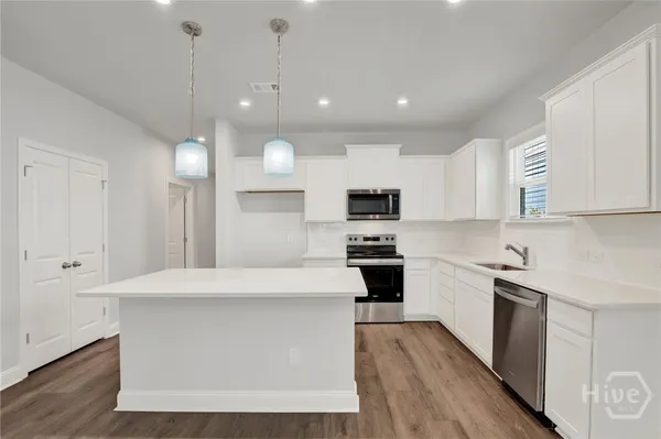$2,700 | 420 MONTEREY Loop, Richmond Hill, GA 31324