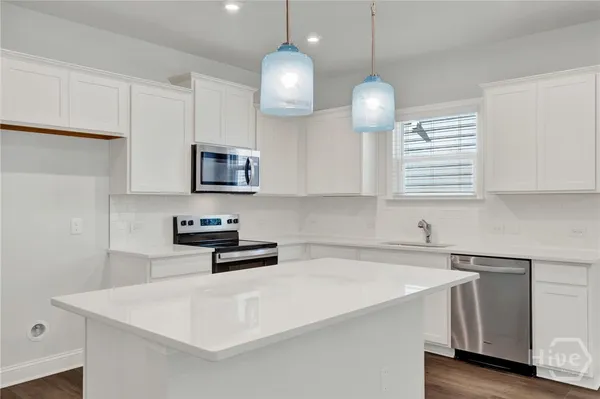 $2,700 | 420 MONTEREY Loop, Richmond Hill, GA 31324