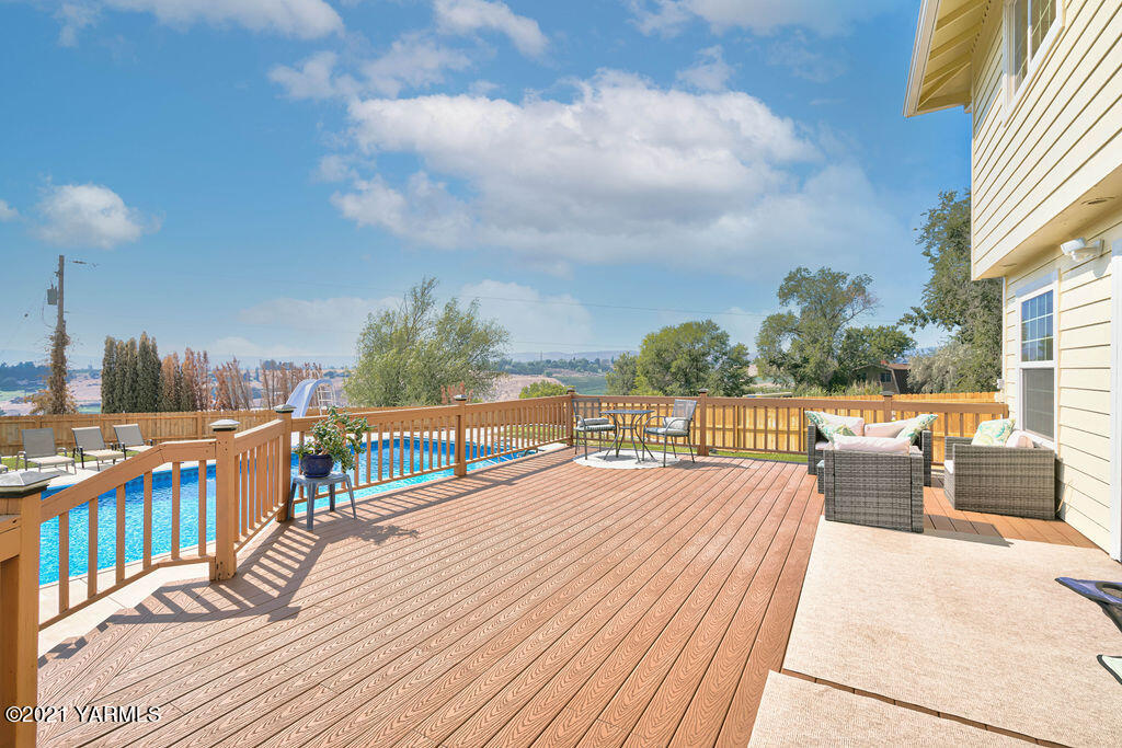 13050 West Barrett Road Yakima, WA 98908 - Photo 30 of 55 a view of balcony with outdoor space