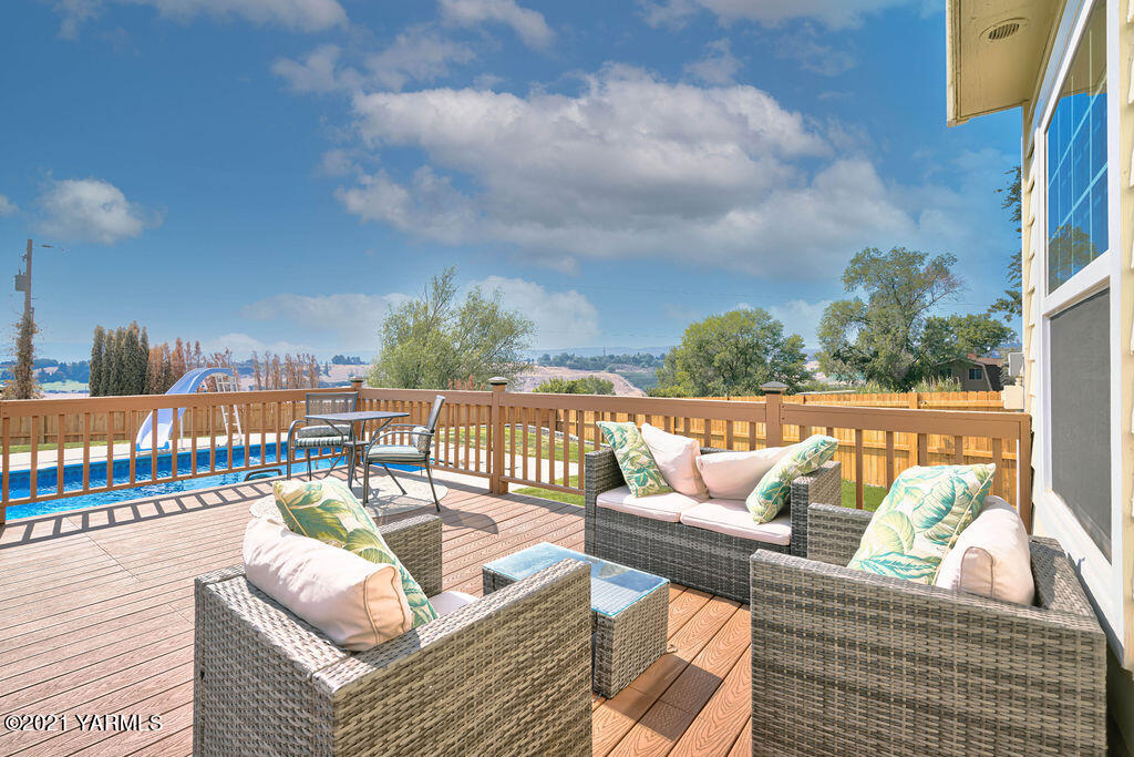 13050 West Barrett Road Yakima, WA 98908 - Photo 31 of 55 a view of a patio with couches chairs