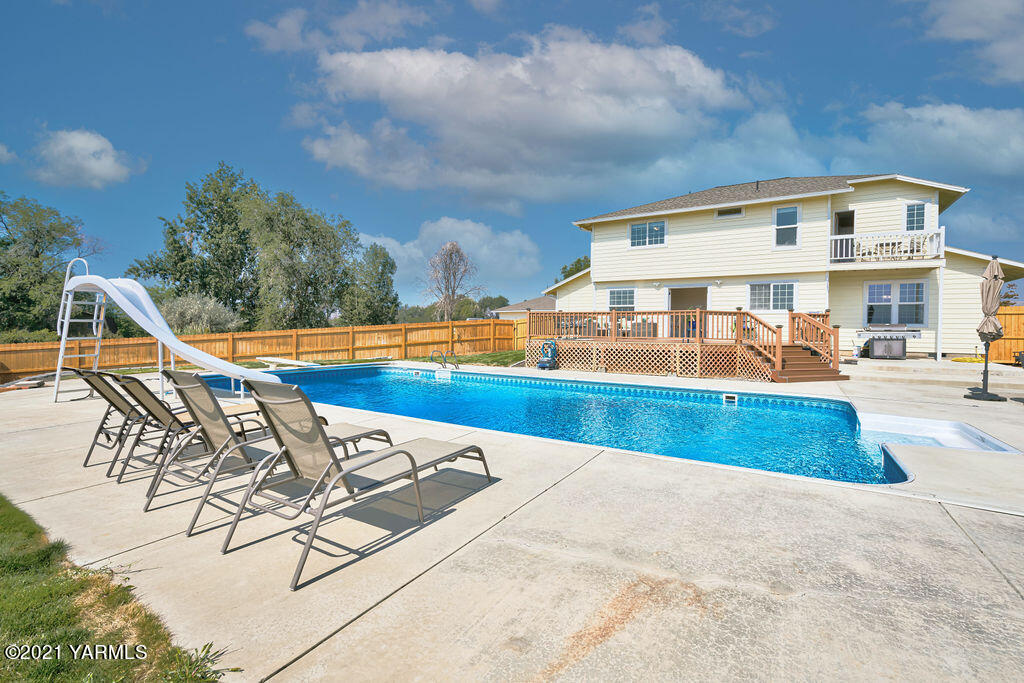 13050 West Barrett Road Yakima, WA 98908 - Photo 32 of 55 a view of swimming pool with lounge chair