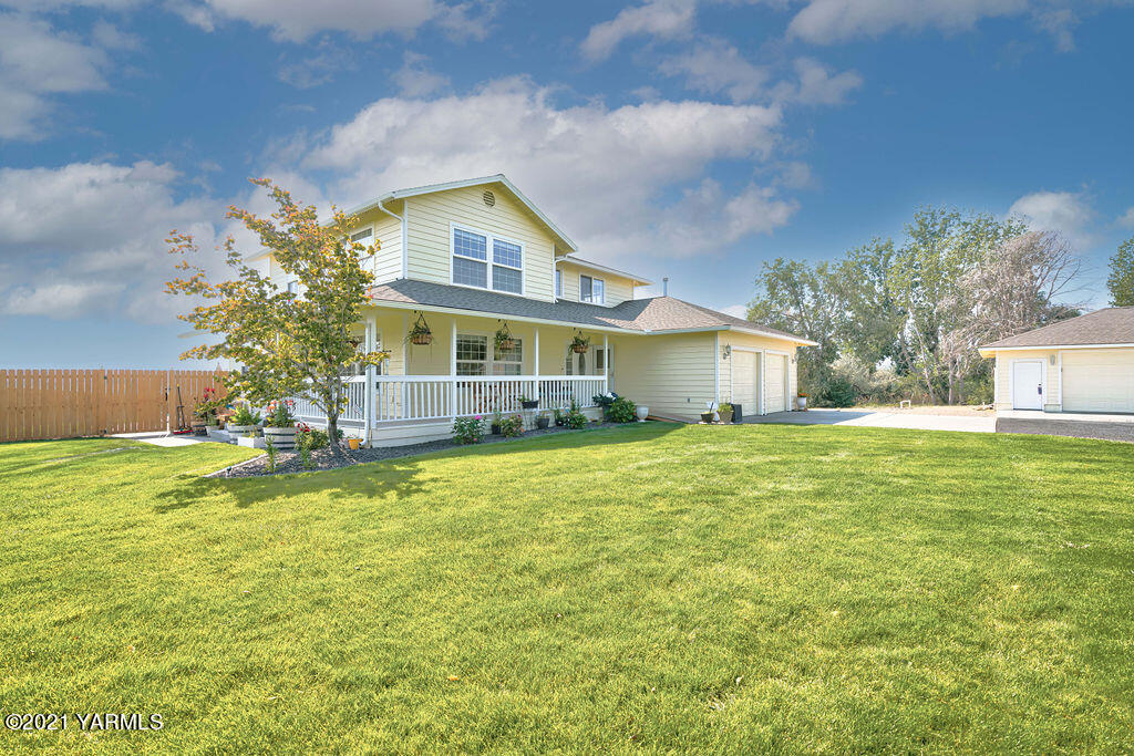 13050 West Barrett Road Yakima, WA 98908 - Photo 38 of 55 Front of Home