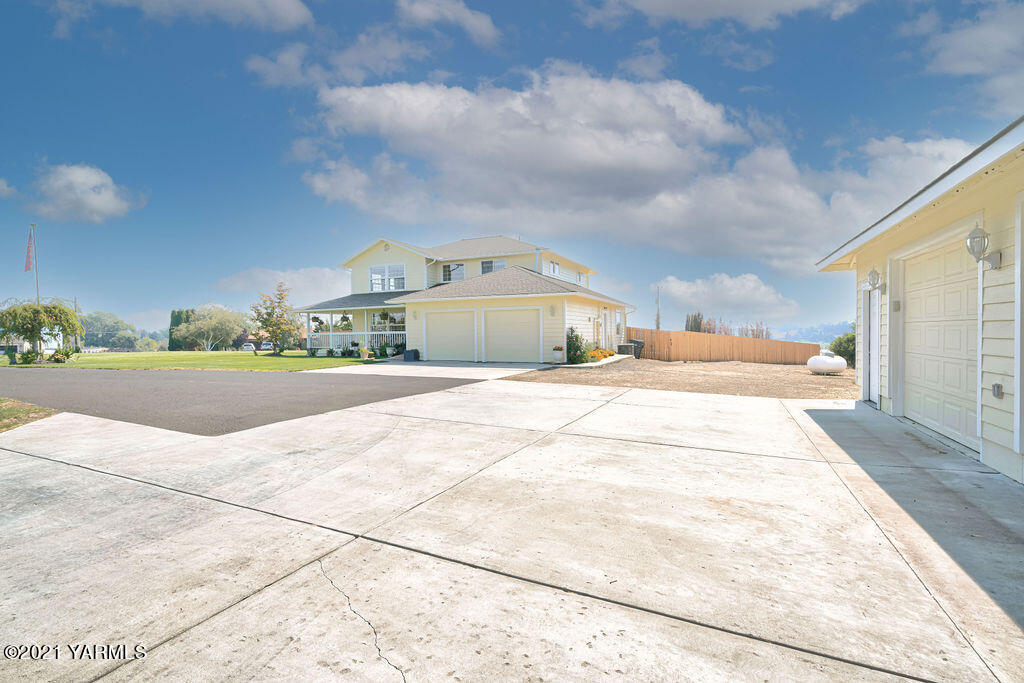 13050 West Barrett Road Yakima, WA 98908 - Photo 41 of 55 Parking