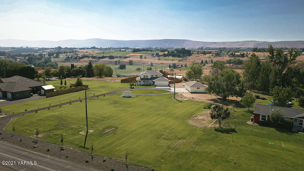 13050 West Barrett Road Yakima, WA 98908 - Photo 44 of 55 a view of a city