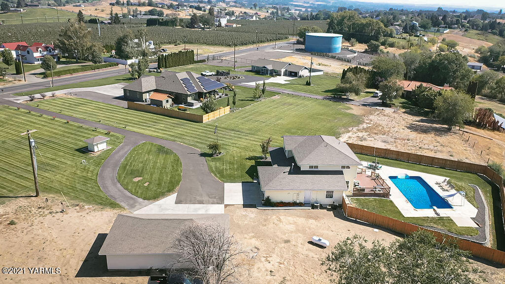 13050 West Barrett Road Yakima, WA 98908 - Photo 47 of 55 an aerial view of a house with garden space and ocean view