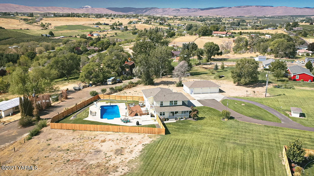 13050 West Barrett Road Yakima, WA 98908 - Photo 48 of 55 an aerial view of residential houses with outdoor space