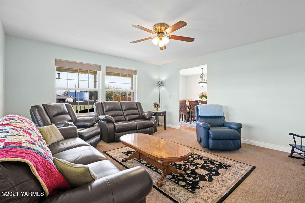 13050 West Barrett Road Yakima, WA 98908 - Photo 7 of 55 a living room with furniture a rug and a window