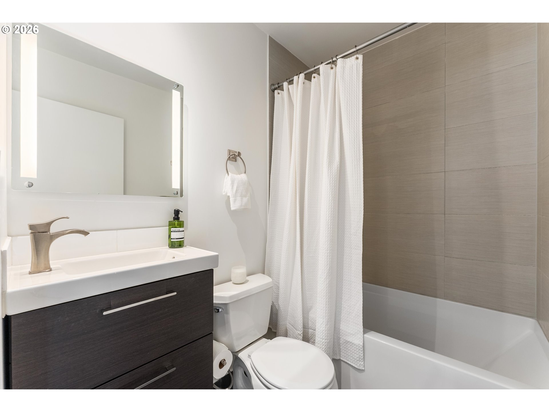 859 Southwest Broadway Drive, Unit 41 Portland, OR 97201 - Photo 11 of 14 Bathroom