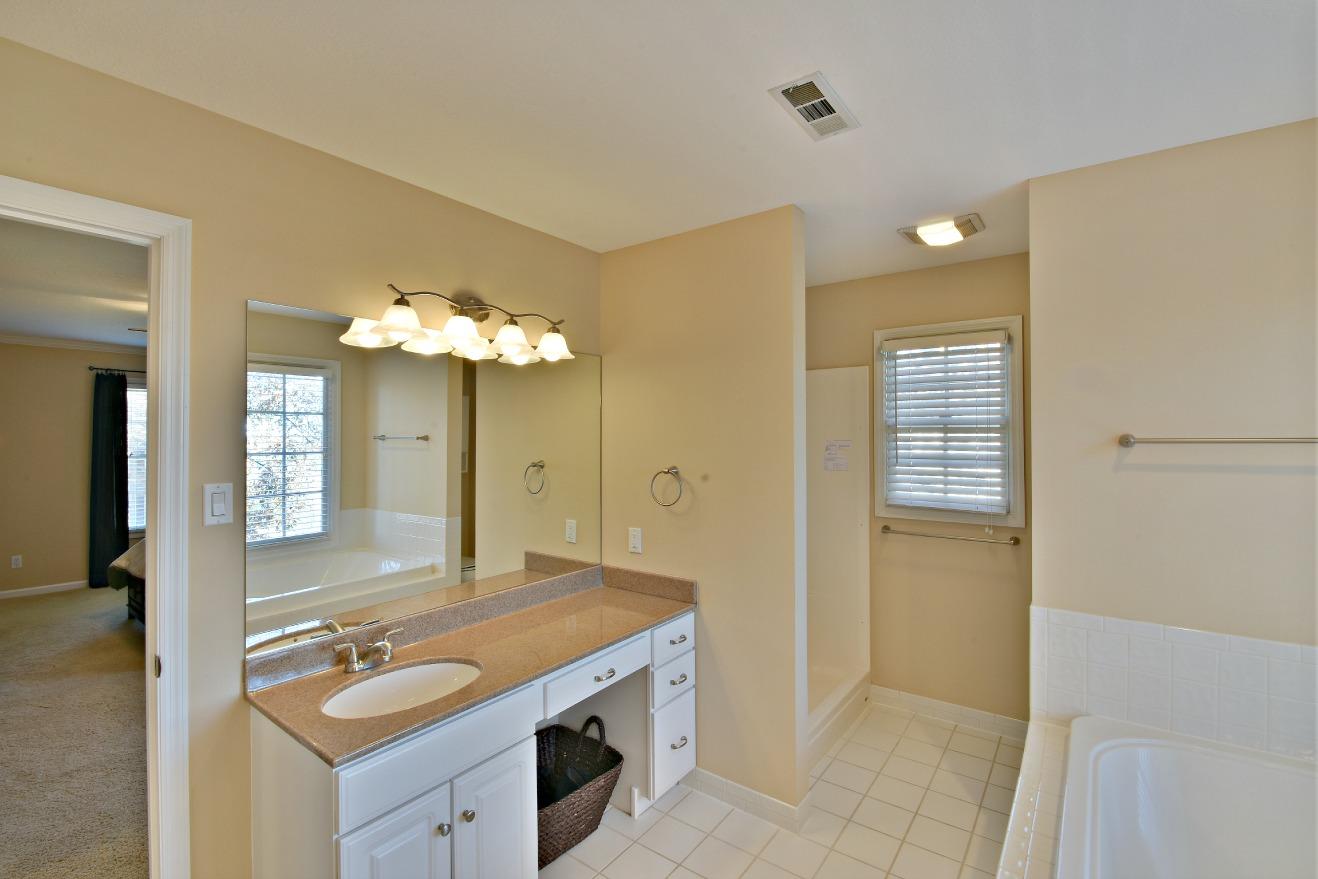 632 Tree Ridge Road Knoxville, TN 37922 - Photo 20 of 40 Master Bathroom