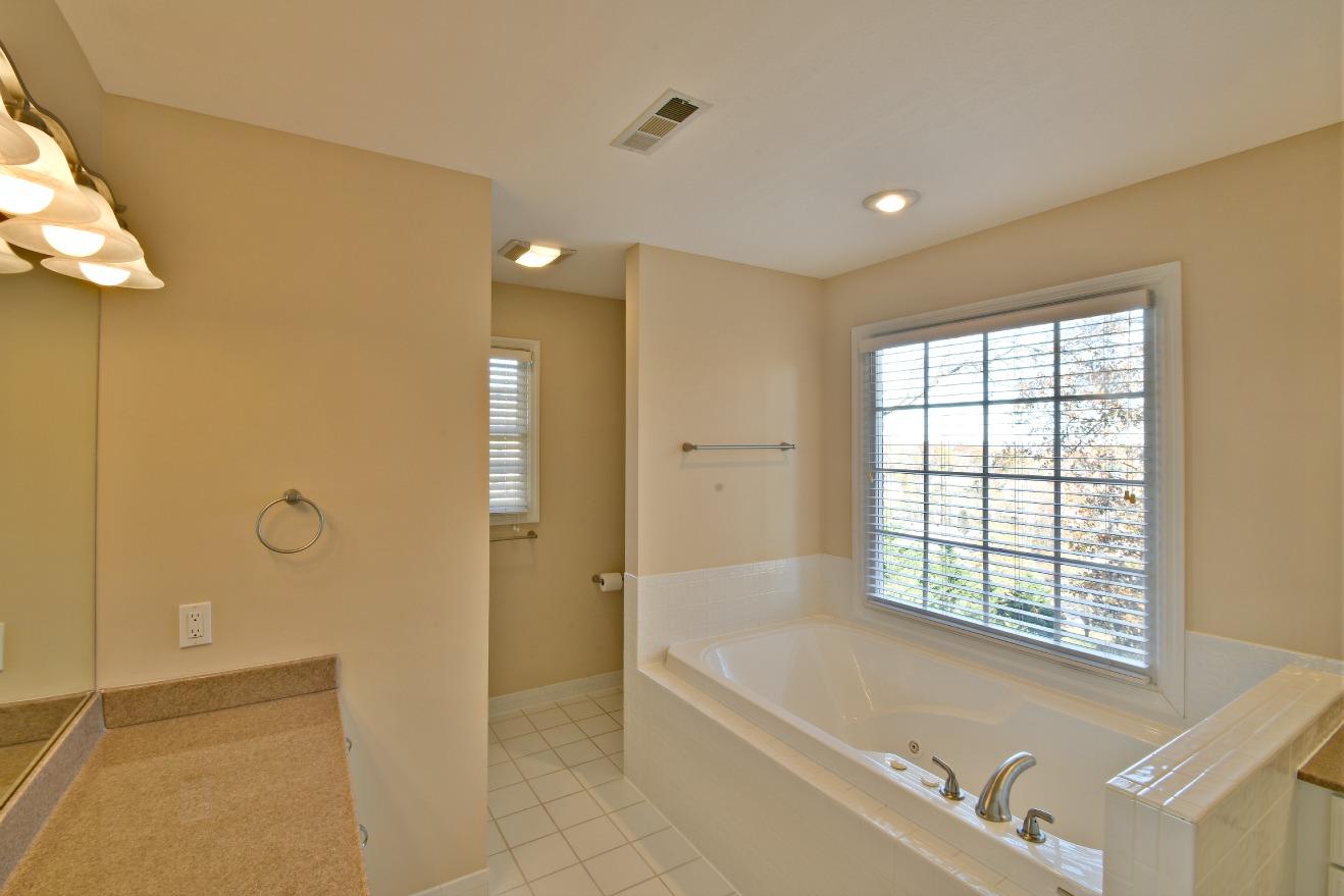 632 Tree Ridge Road Knoxville, TN 37922 - Photo 21 of 40 Master Bathroom