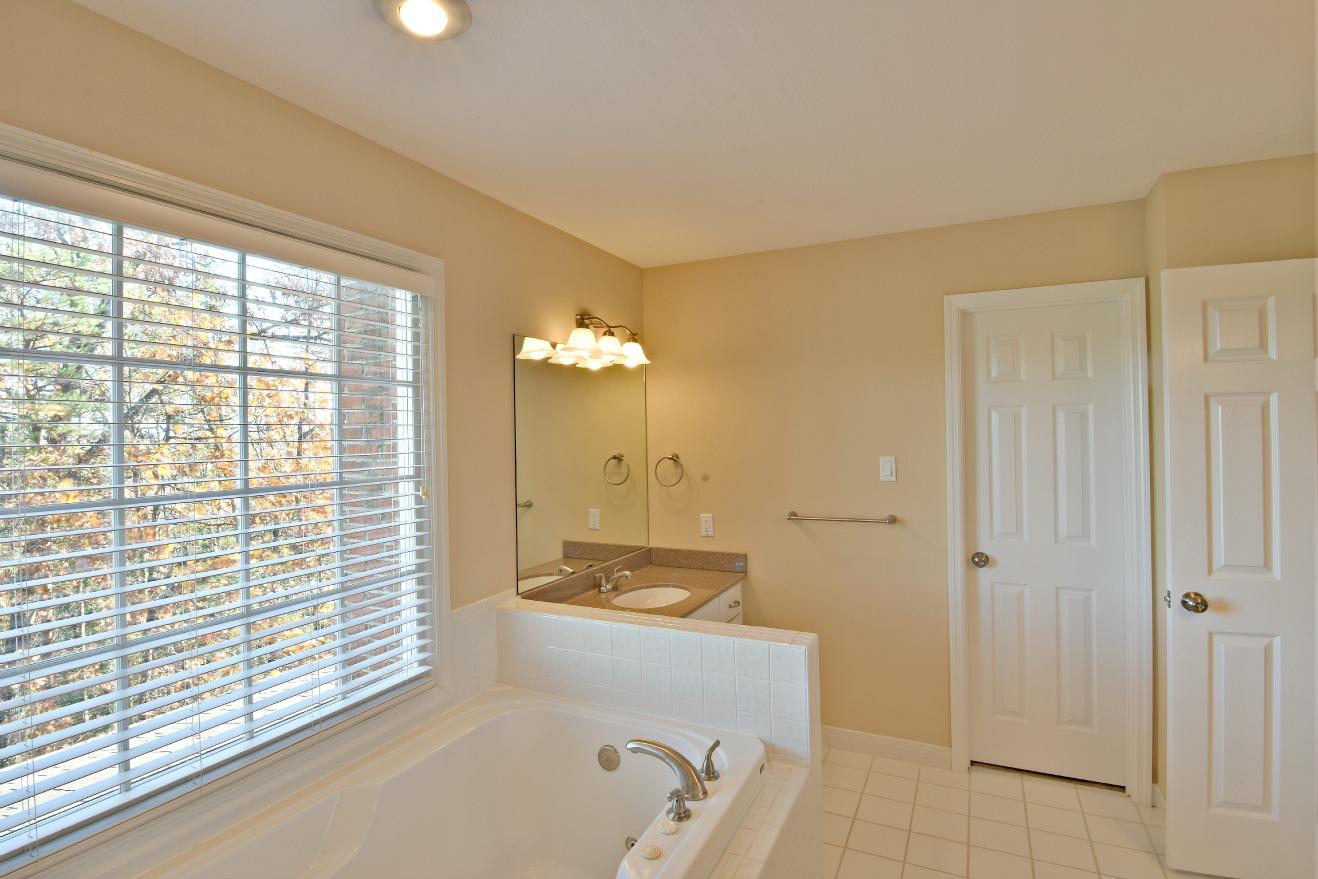 632 Tree Ridge Road Knoxville, TN 37922 - Photo 22 of 40 Master Bathroom