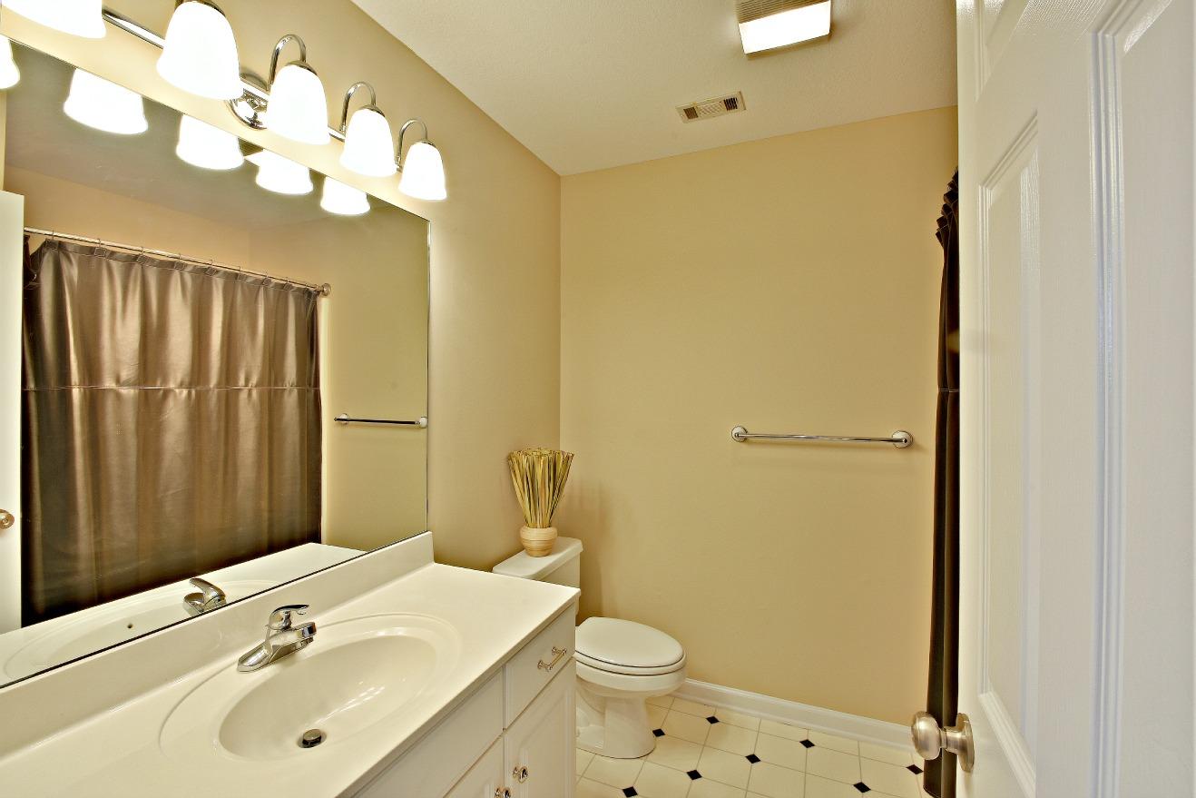632 Tree Ridge Road Knoxville, TN 37922 - Photo 29 of 40 Hall Bath