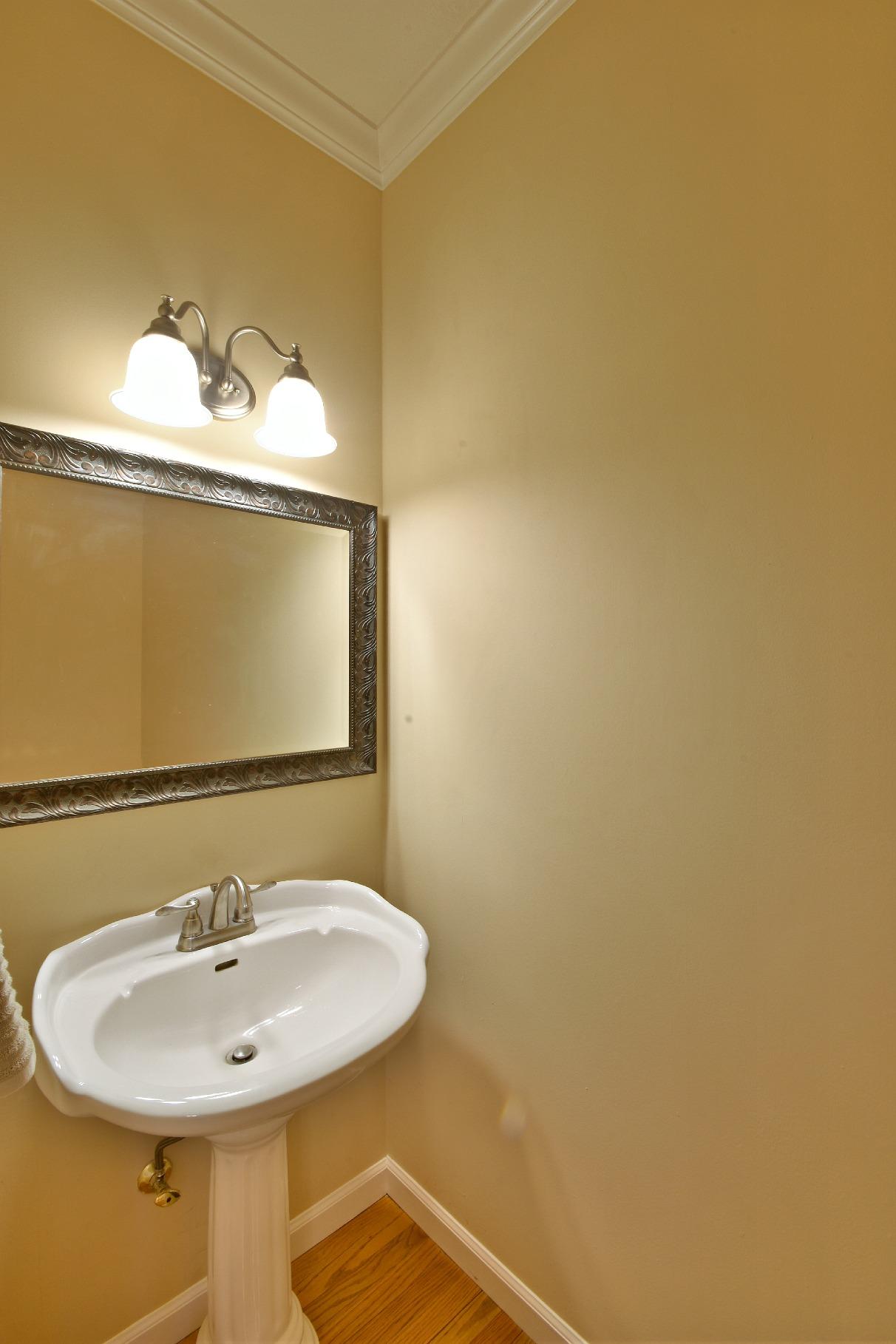 632 Tree Ridge Road Knoxville, TN 37922 - Photo 7 of 40 Powder Room