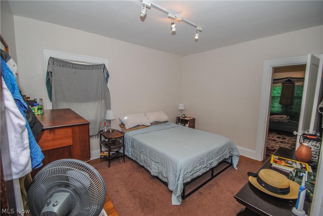 1392 Sheffield Road Cleveland, OH 44121 - Photo 10 of 35 Gallery Image 10