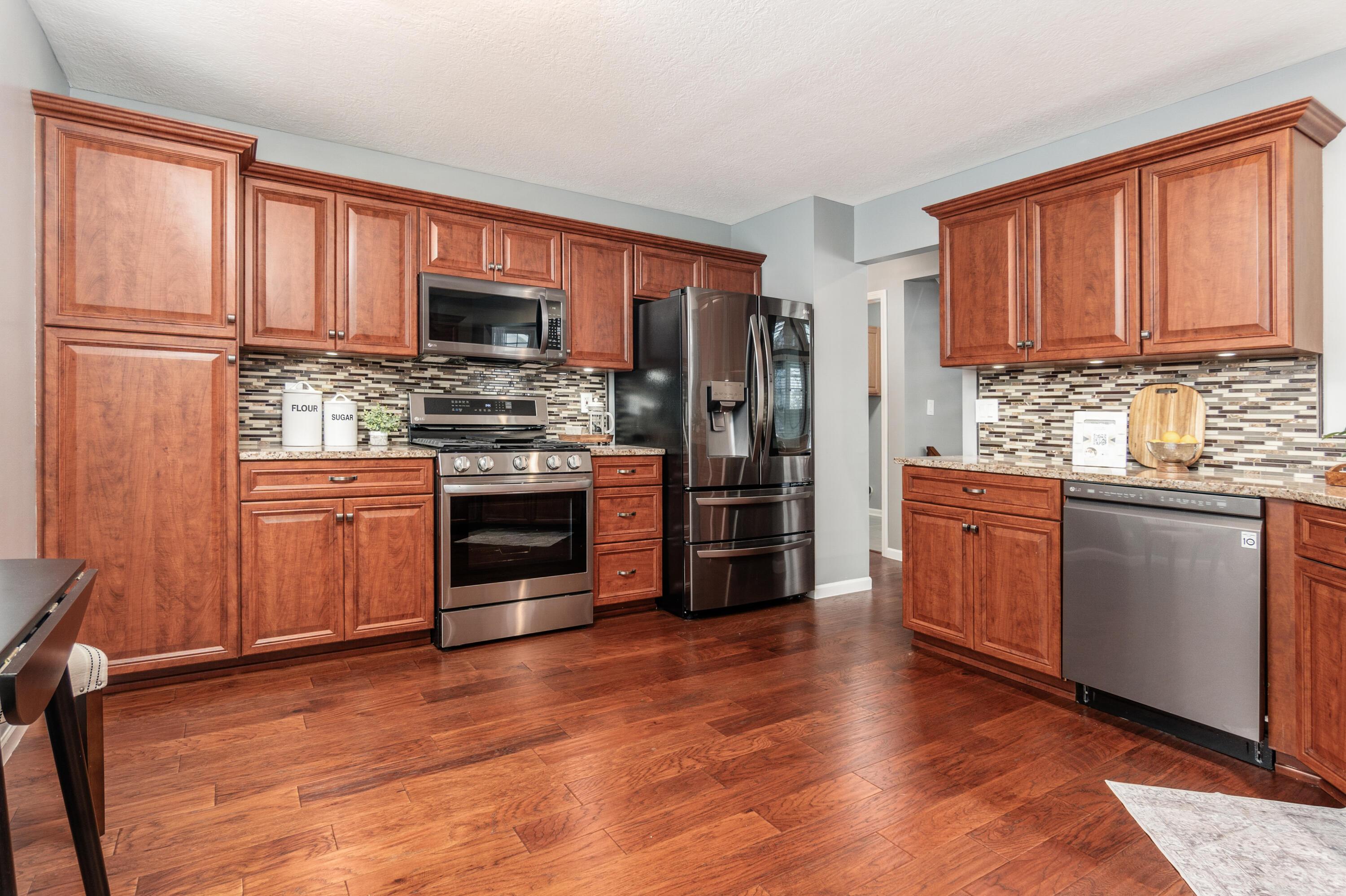 7305 New Point Place Powell, OH 43065 - Photo 18 of 46 Kitchen