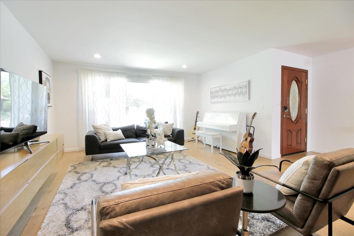 1435 Floyd Avenue Sunnyvale, CA 94087 - Photo 6 of 36 a living room with furniture