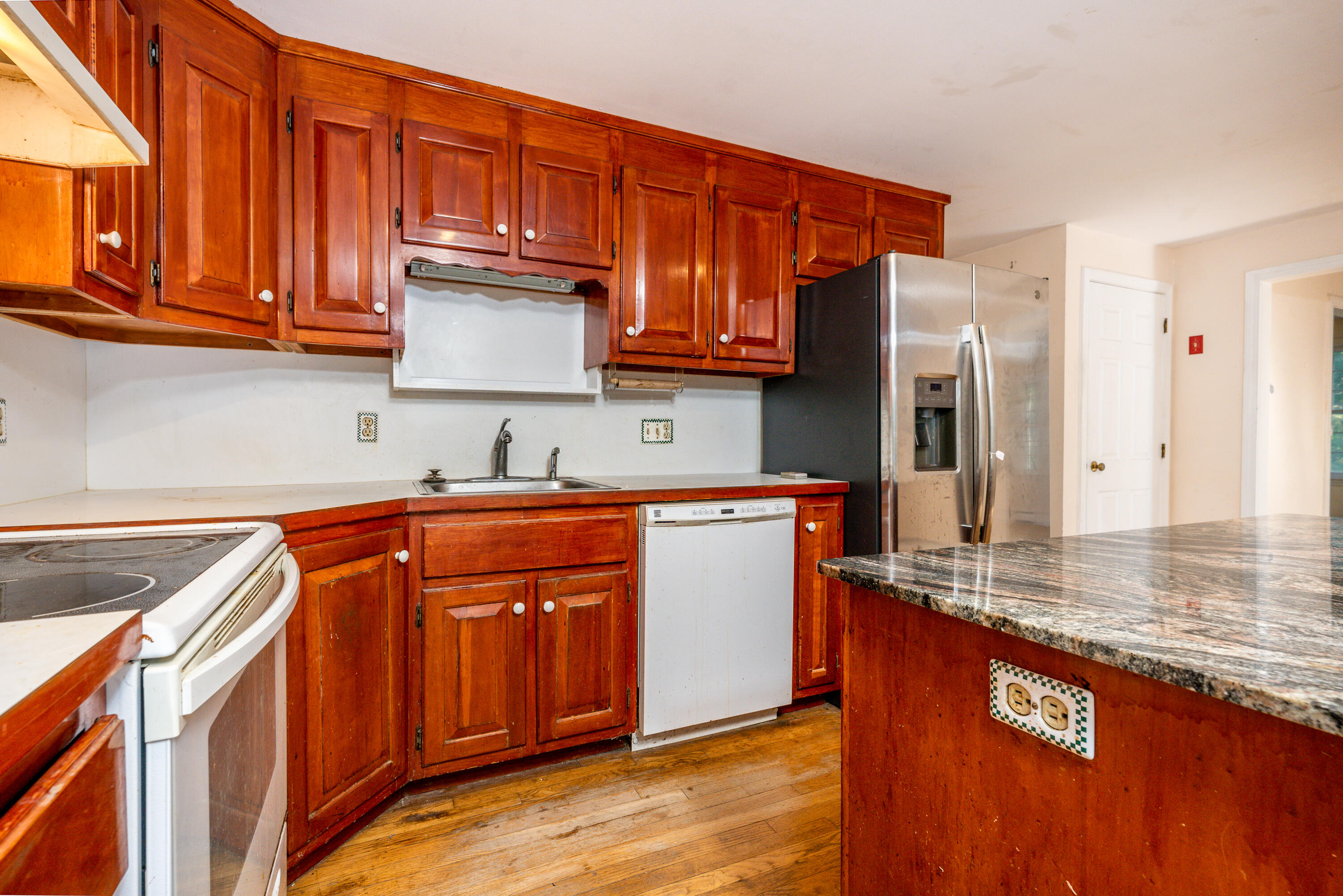 191 Old Post Road Centerville, MA 02632 - Photo 2 of 24 191 Old Post Road