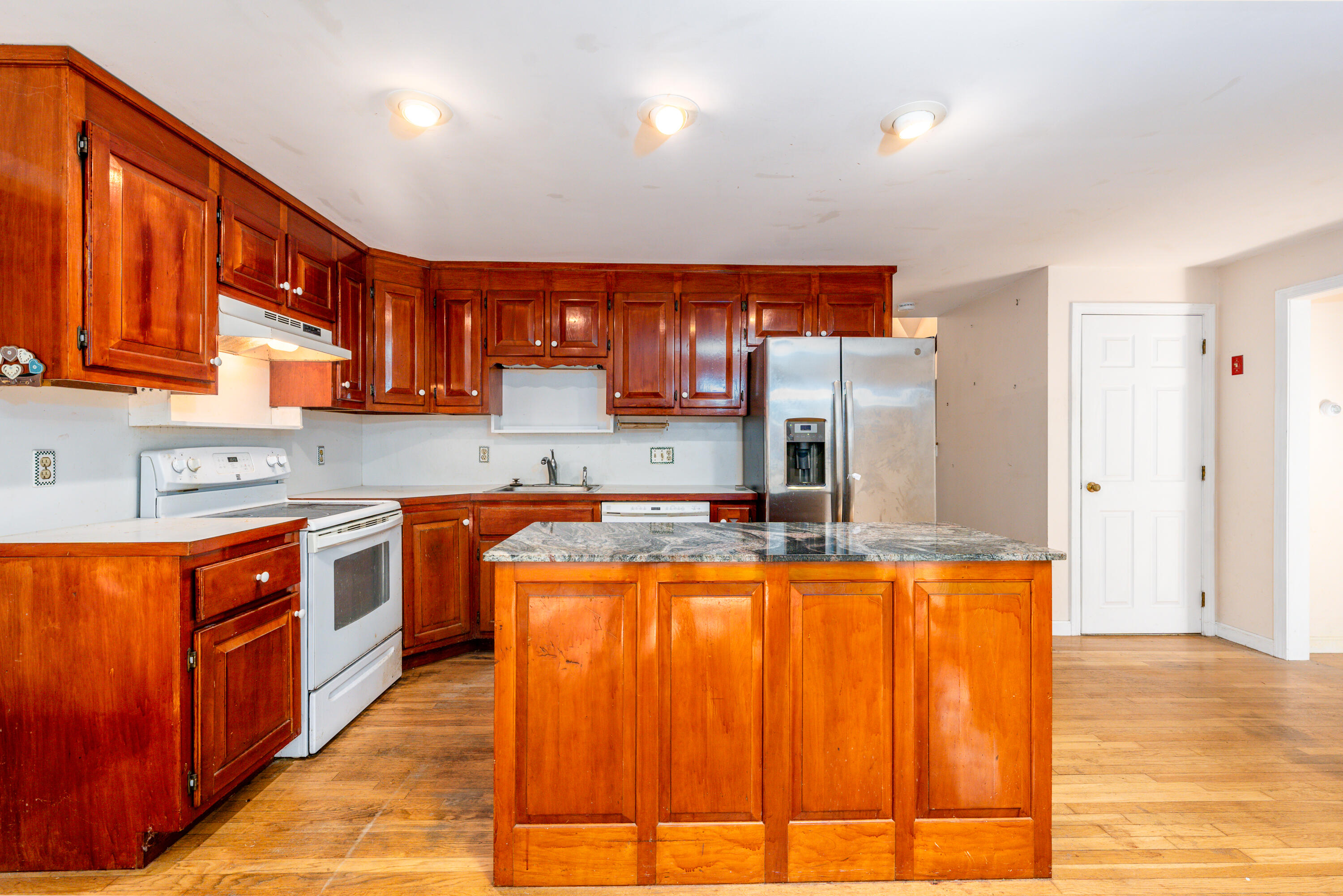 191 Old Post Road Centerville, MA 02632 - Photo 5 of 24 191 Old Post Road