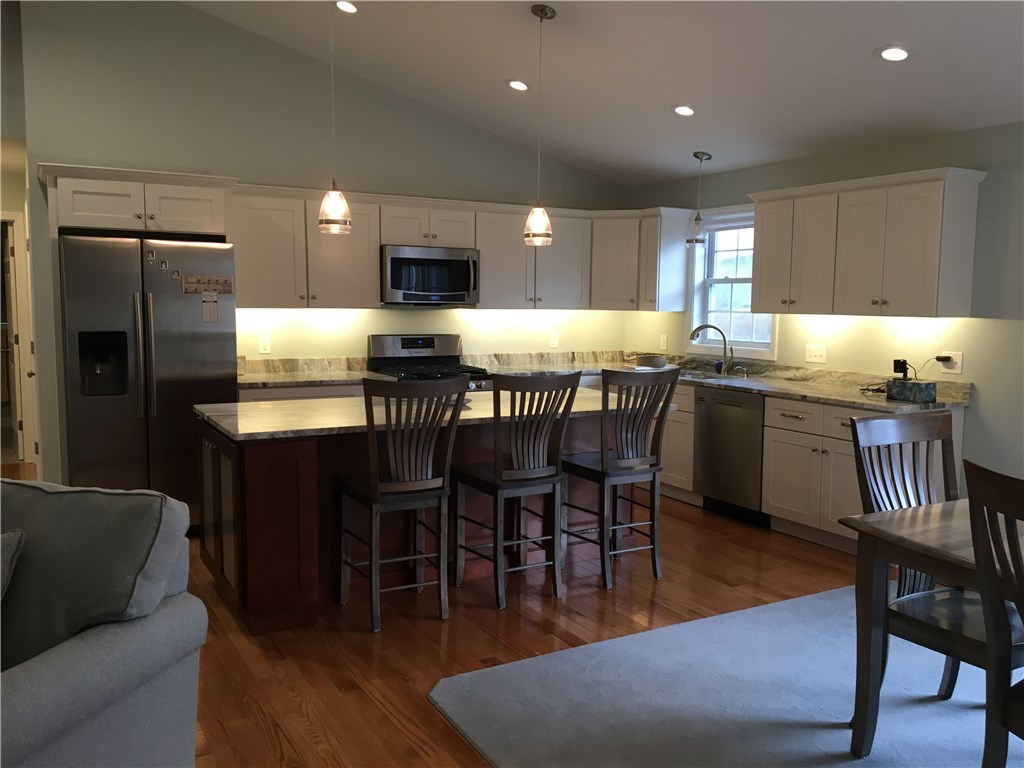 252 Danielle Drive Woonsocket, RI 02895 - Photo 3 of 30 Gallery Image 3