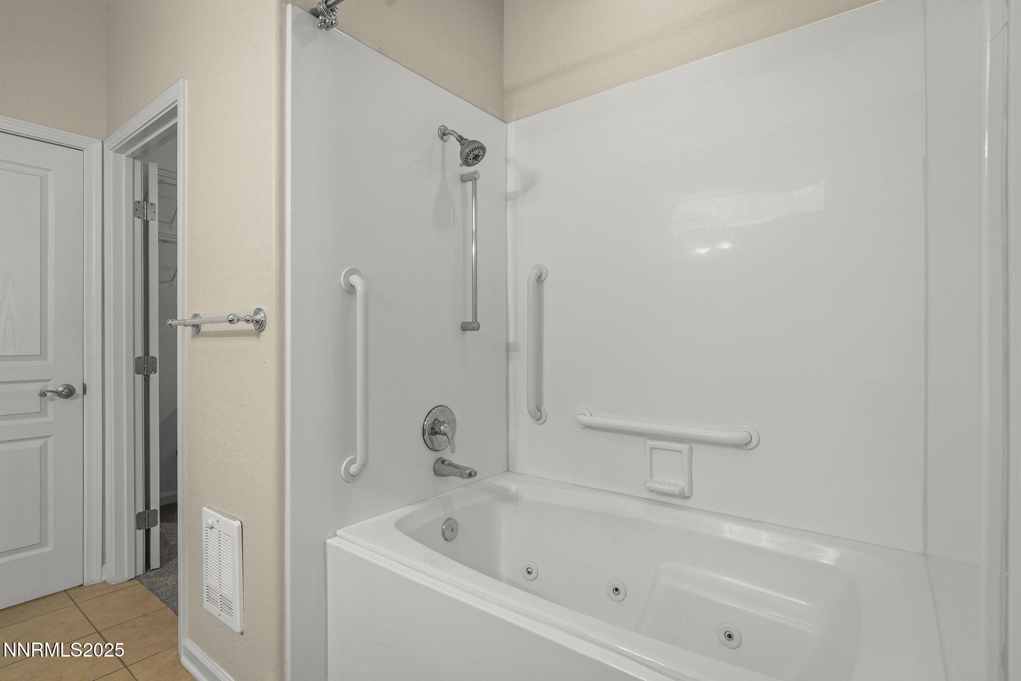1240 Cliff Park Way Reno, NV 89523 - Photo 20 of 34 a white bath tub sitting next to a shower