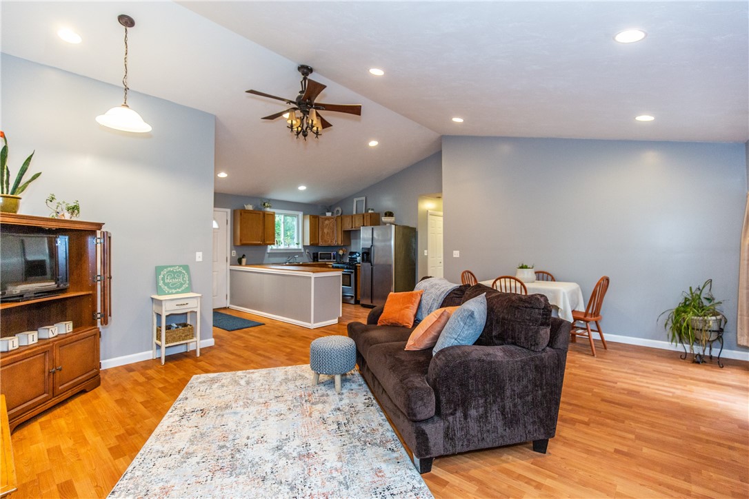 51 Whipple Road Smithfield, RI 02917 - Photo 4 of 50