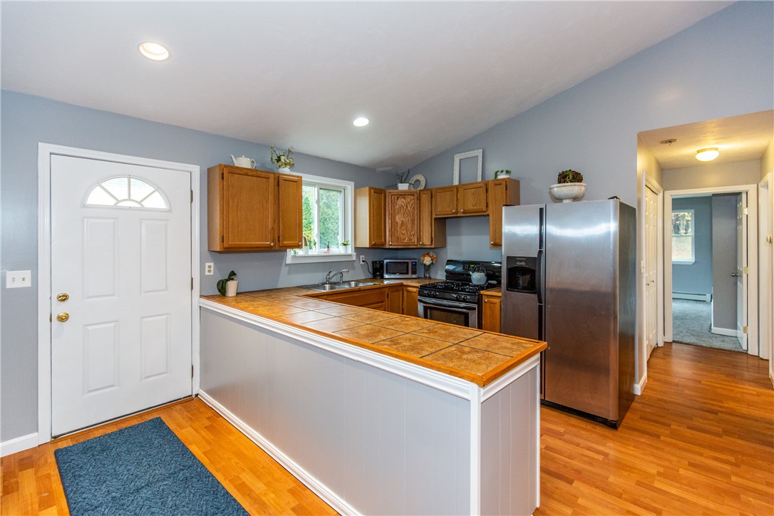 51 Whipple Road Smithfield, RI 02917 - Photo 7 of 50