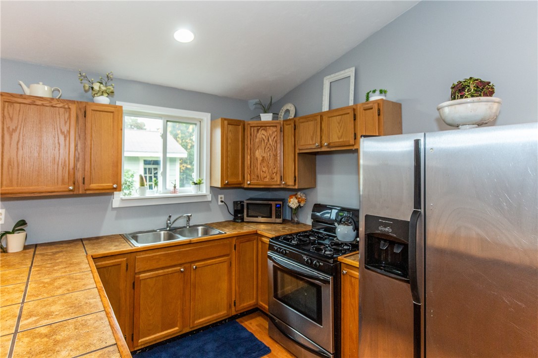 51 Whipple Road Smithfield, RI 02917 - Photo 8 of 50