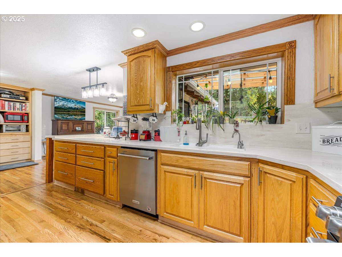 2398 Cole Road South Salem, OR 97306 - Photo 9 of 38