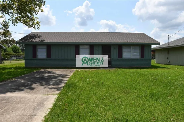 $995 | 2013 Elizabeth Street, Westlake, LA 70669