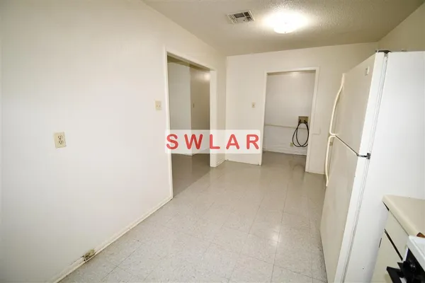 $975 | 2013 Elizabeth Street, Westlake, LA 70669