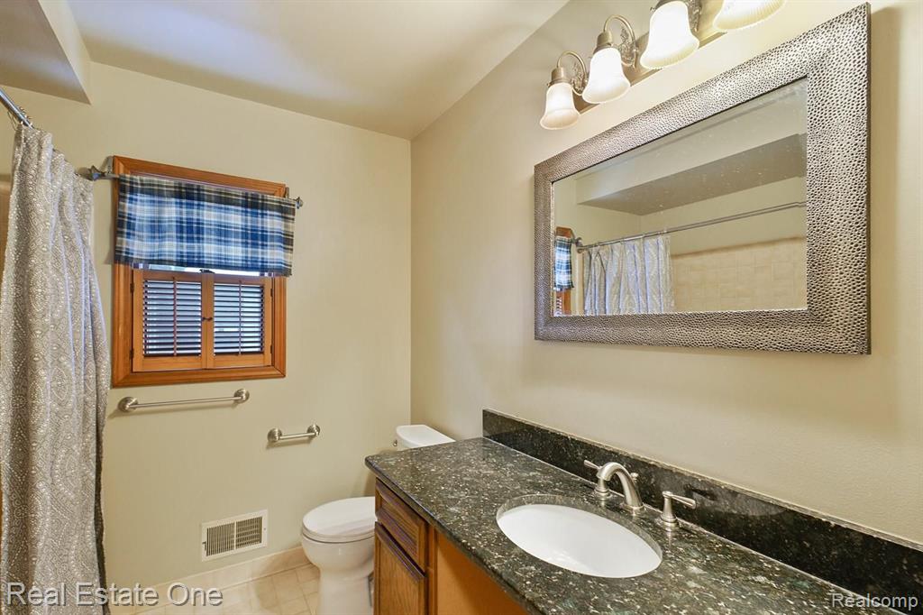 887 Woodridge Court Rochester, MI 48307 - Photo 38 of 39