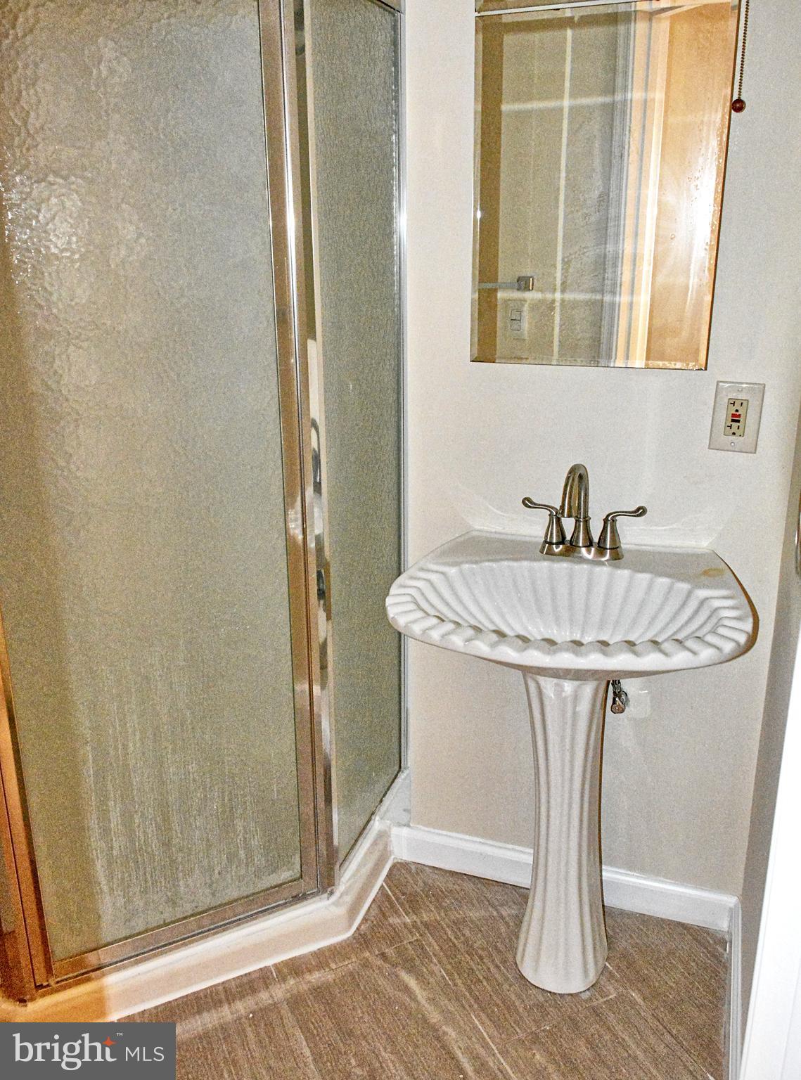 114 West Hilltop Road Baltimore, MD 21225 - Photo 14 of 17 Bath