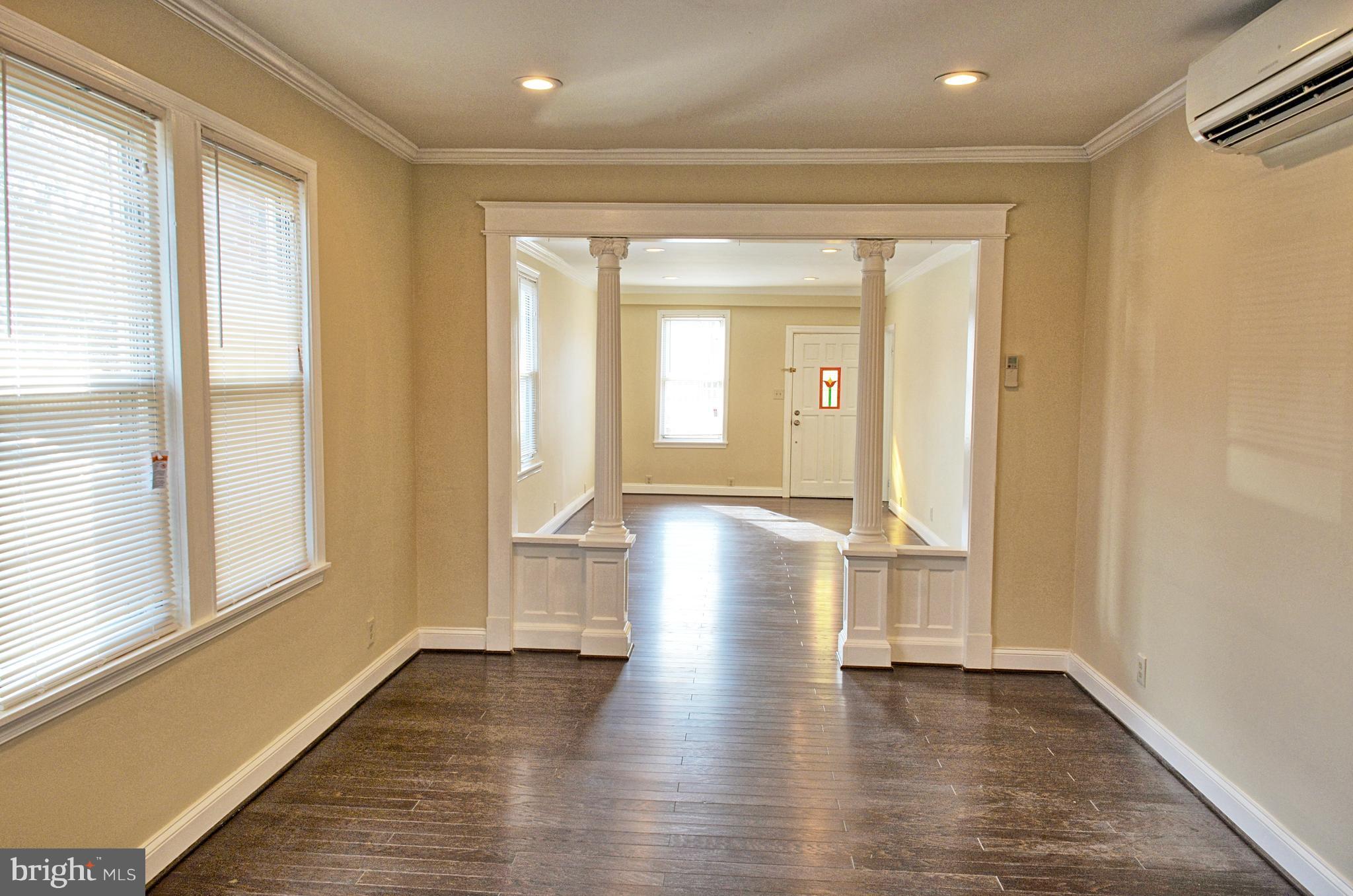 114 West Hilltop Road Baltimore, MD 21225 - Photo 5 of 17 Living Room
