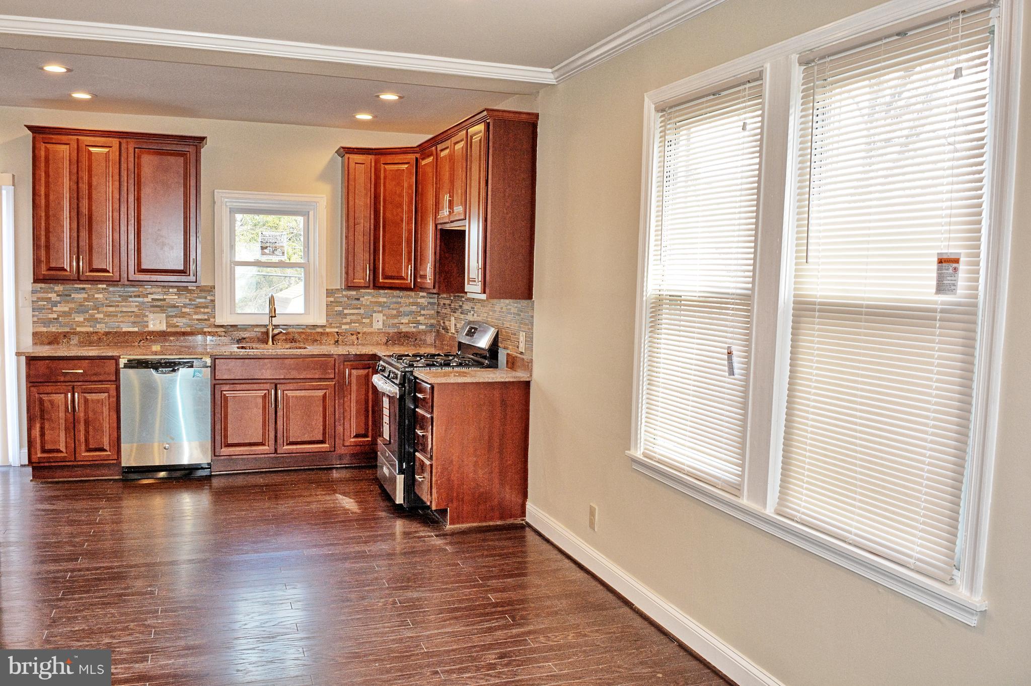 114 West Hilltop Road Baltimore, MD 21225 - Photo 7 of 17 Dining Room