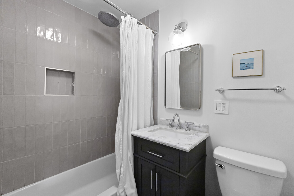 2930 North Sheridan Road, Unit 706 Chicago, IL 60657 - Photo 13 of 16