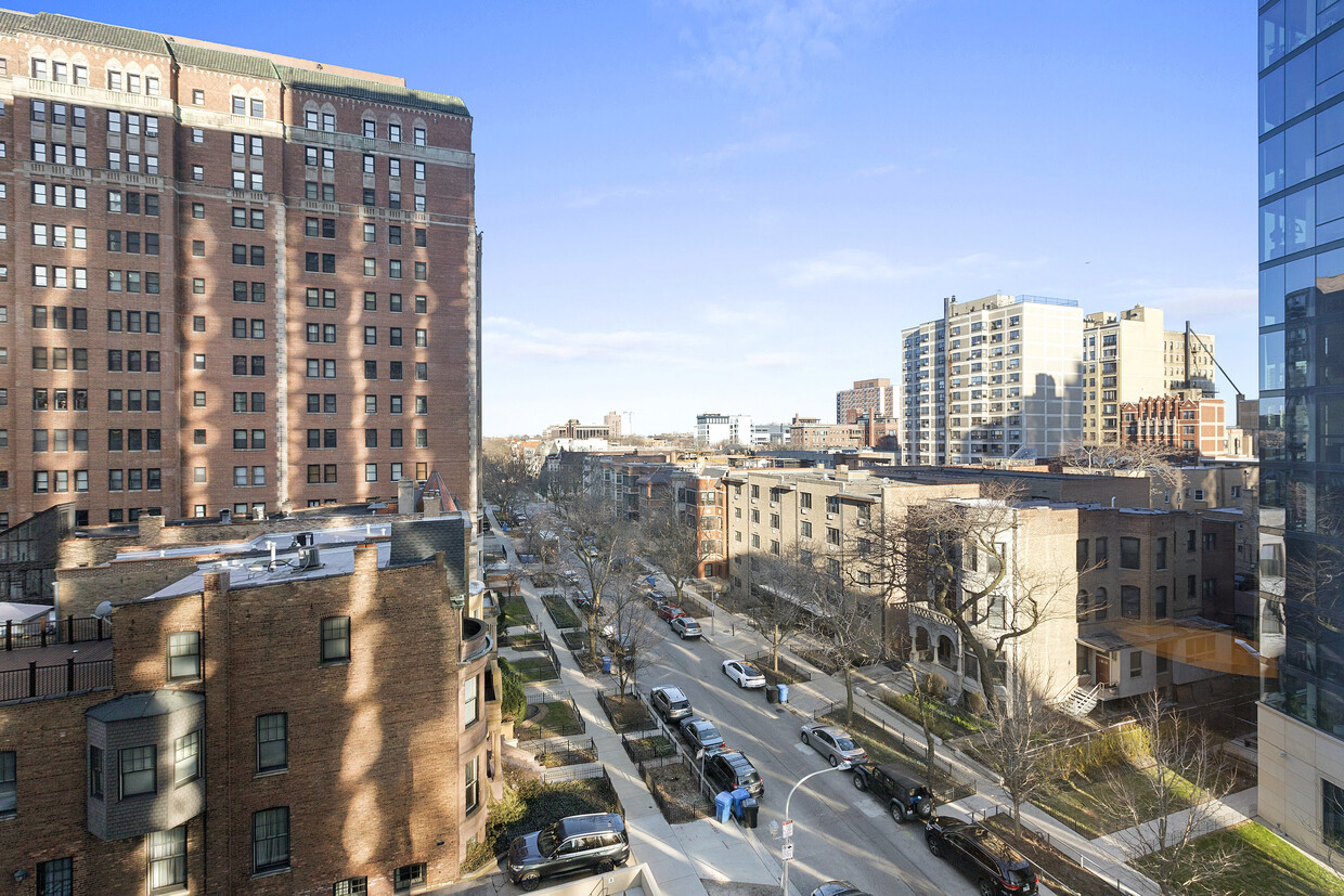 2930 North Sheridan Road, Unit 706 Chicago, IL 60657 - Photo 14 of 16