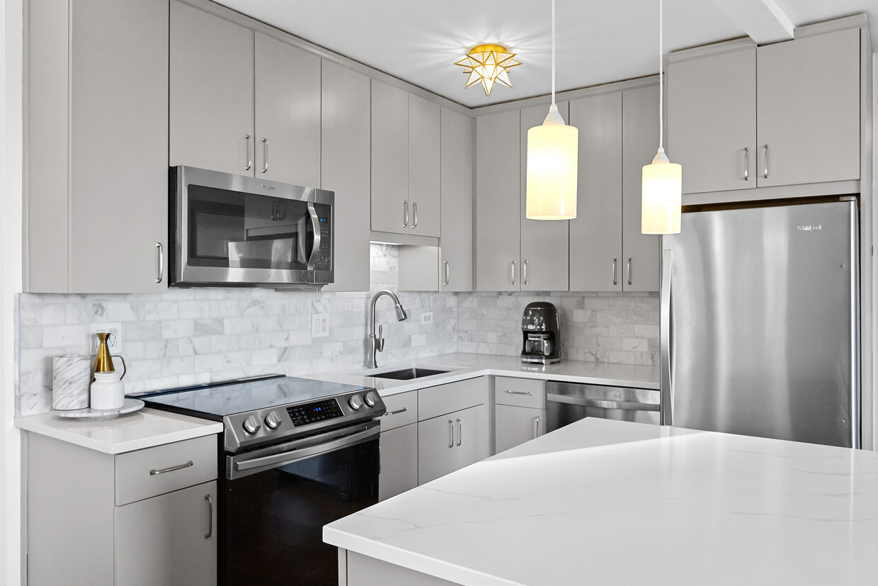 2930 North Sheridan Road, Unit 706 Chicago, IL 60657 - Photo 6 of 16