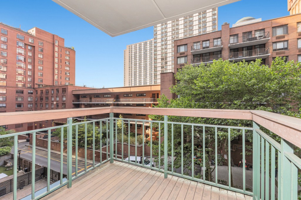 333 Rector Place, Unit 502 Manhattan, NY 10280 - Photo 12 of 31 Photo 12