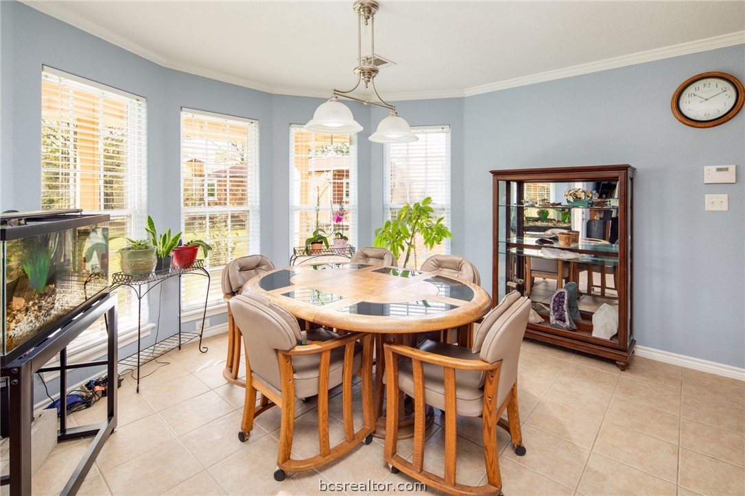 209 Ranchette Court Bryan, TX 77808 - Photo 14 of 37 a dining room with furniture and window