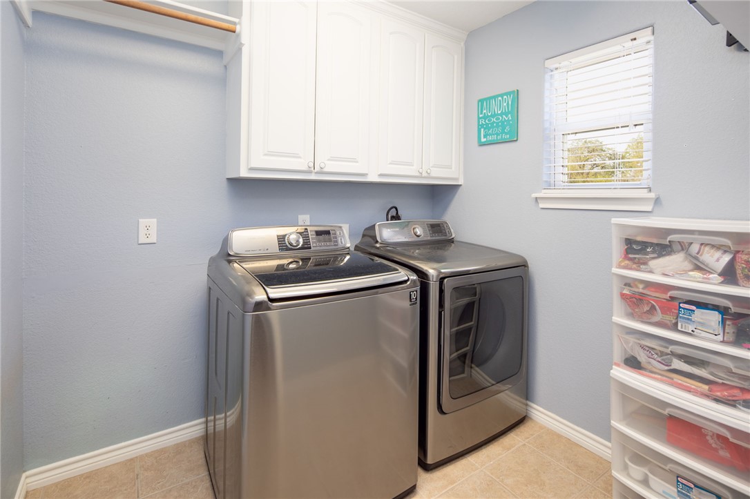 209 Ranchette Court Bryan, TX 77808 - Photo 27 of 37 a utility room with dryer and washer