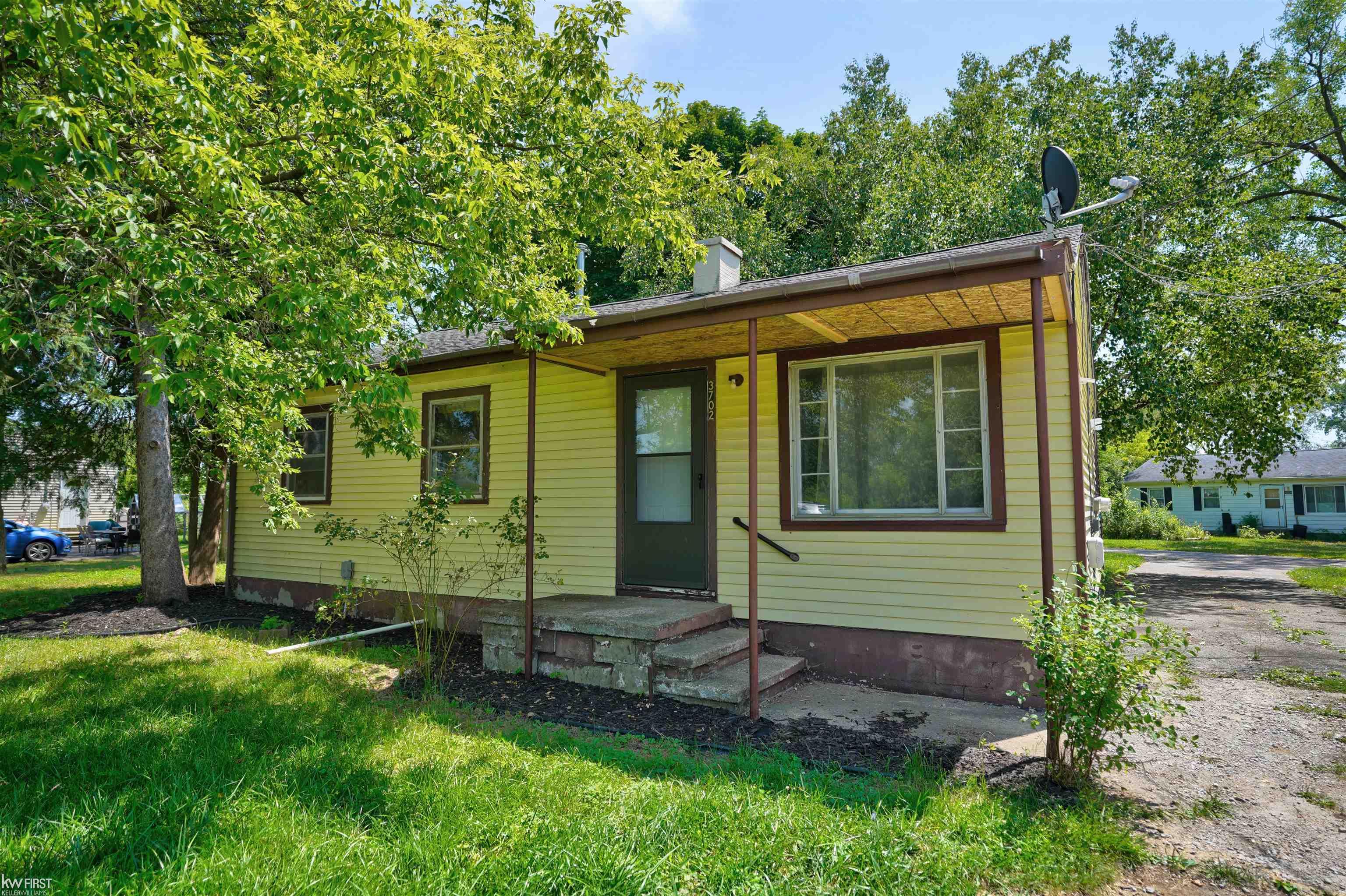 3702 Ralph Street Flint, MI 48506 - Photo 8 of 27 50150883-1dfe7cc5-1f49-4a4d-8f25-1c0e8bcda090.JPG