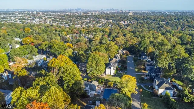 a view of walk in closet