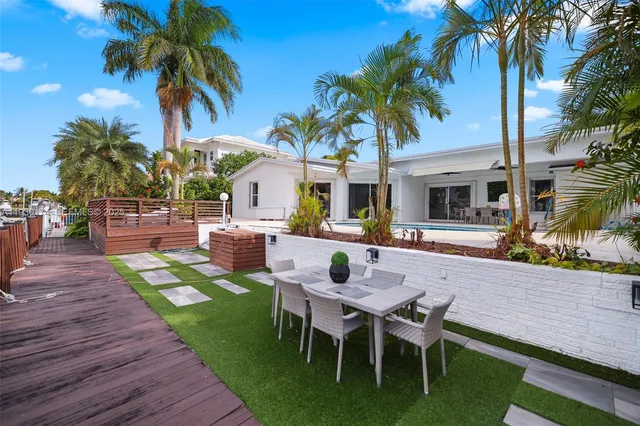 a view of a outdoor kitchen and dining space