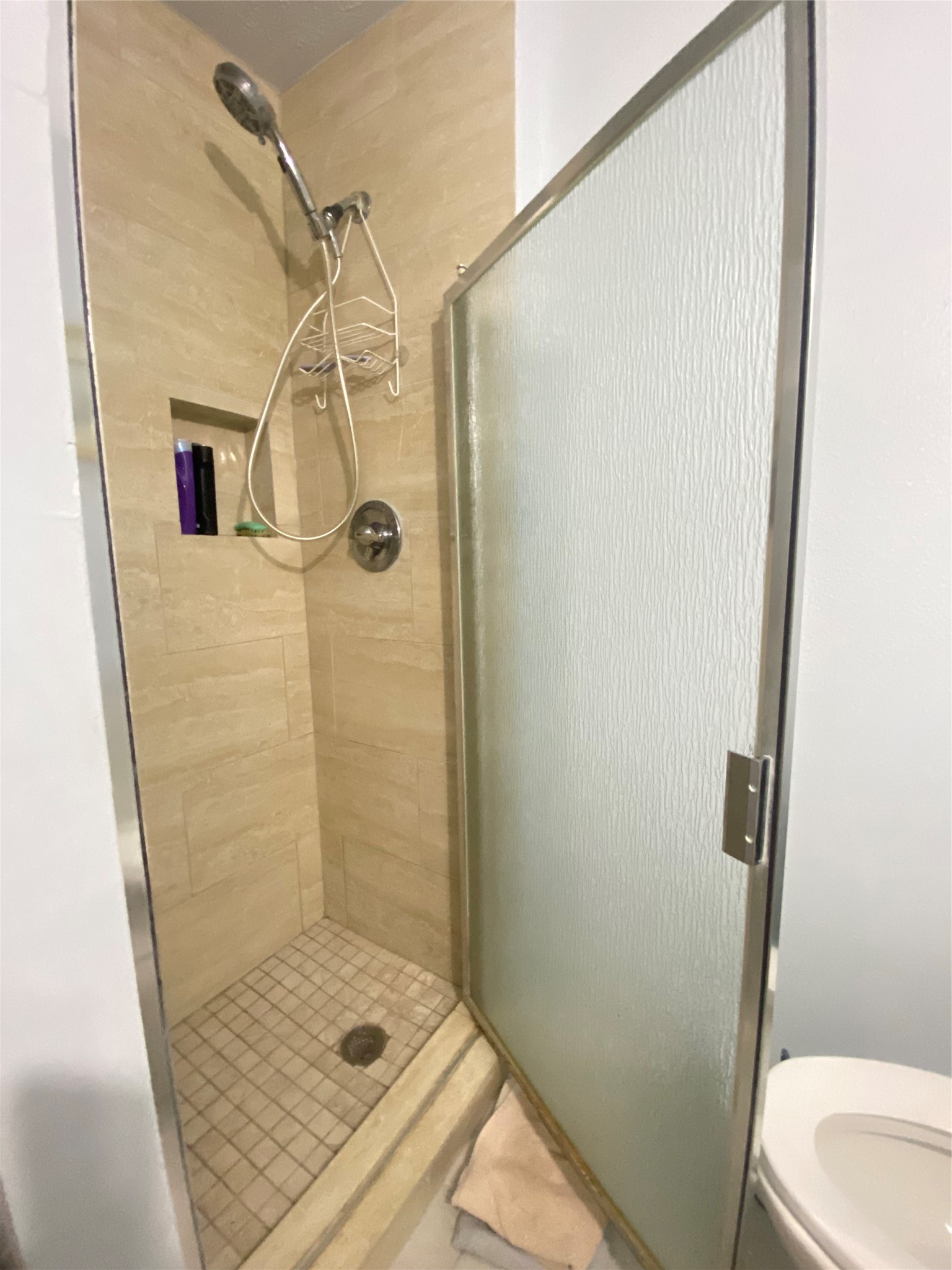 12177 Sharpview Drive Houston, TX 77072 - Photo 12 of 30 a bathroom with a shower and toilet