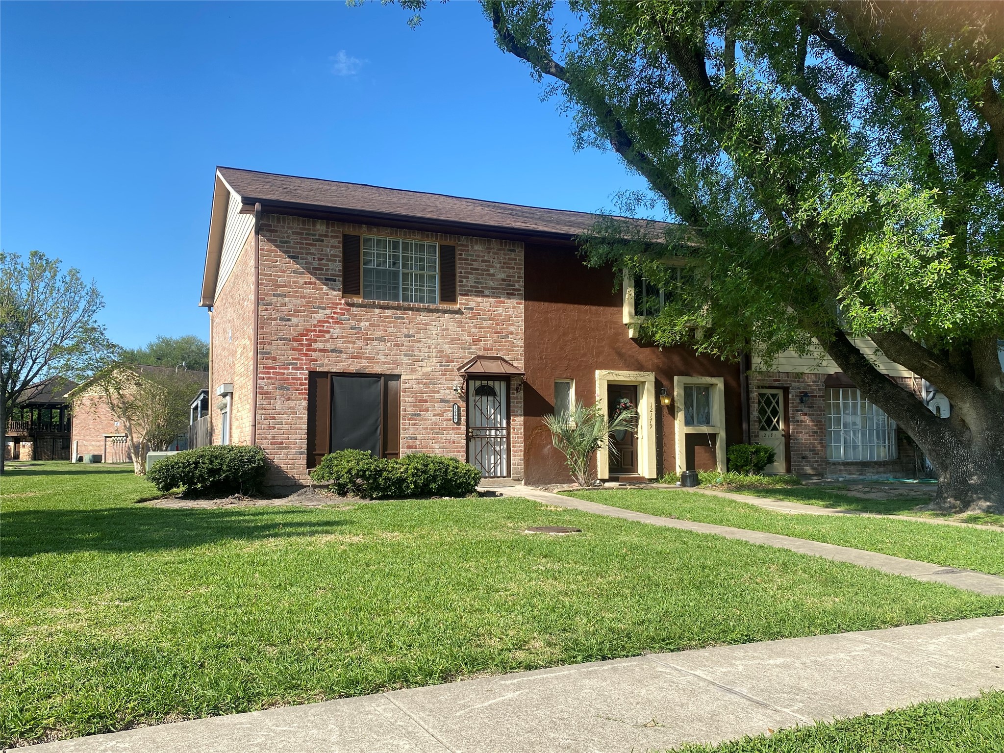 12177 Sharpview Drive Houston, TX 77072 - Photo 4 of 30 a front view of a house with a garden